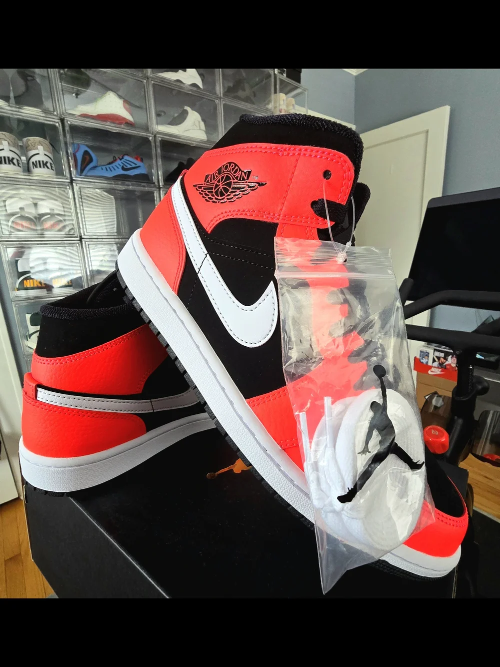 Air Jordan 1 Retro Mid Infrared 23